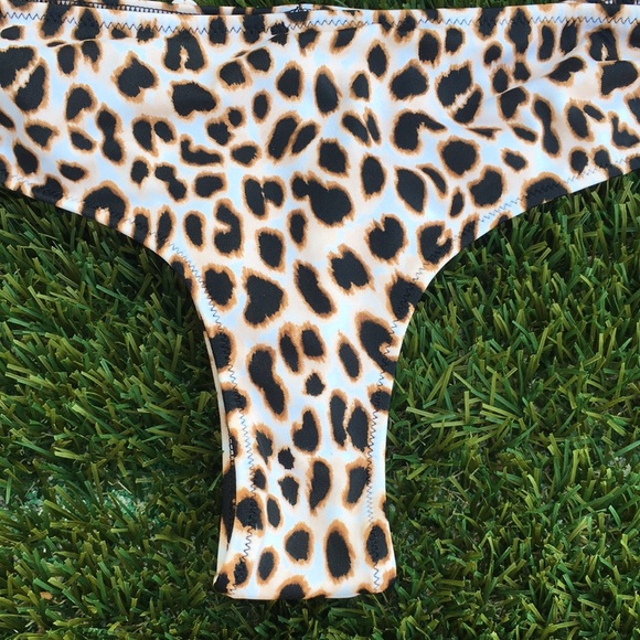 PINK  bikini set flounce top w/ cheeky bottom Excellent Condition - Picture 11 of 16